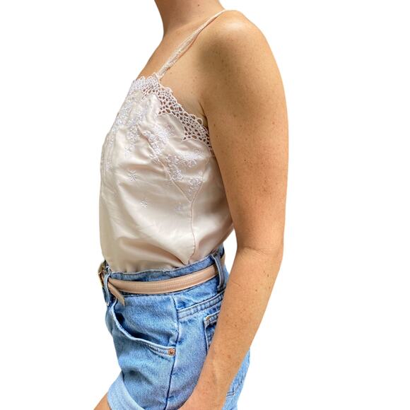 Vintage 80s Gold Label Victoria's Secret VS Baby Pink Scalloped Lace Eyelet Cami - Picture 4 of 11